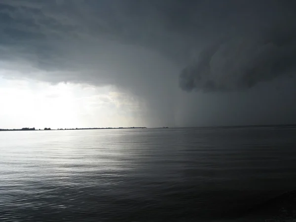 Calm before a storm over the river Volga — Stock Photo, Image